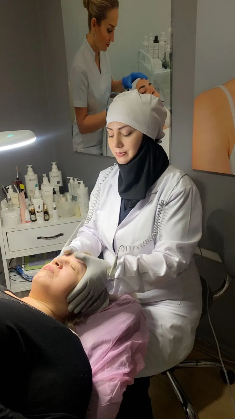 Yüz bakım seansı